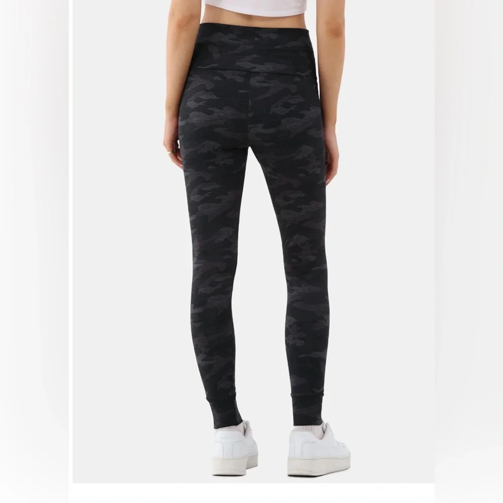 Grey Camo Leggings with Drawstring Tie, 26” Inseam Size S/M NWT - Picture 3 of 7